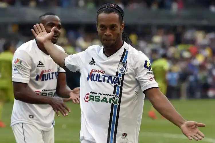 绿茵场的挑 绿茵场的挑