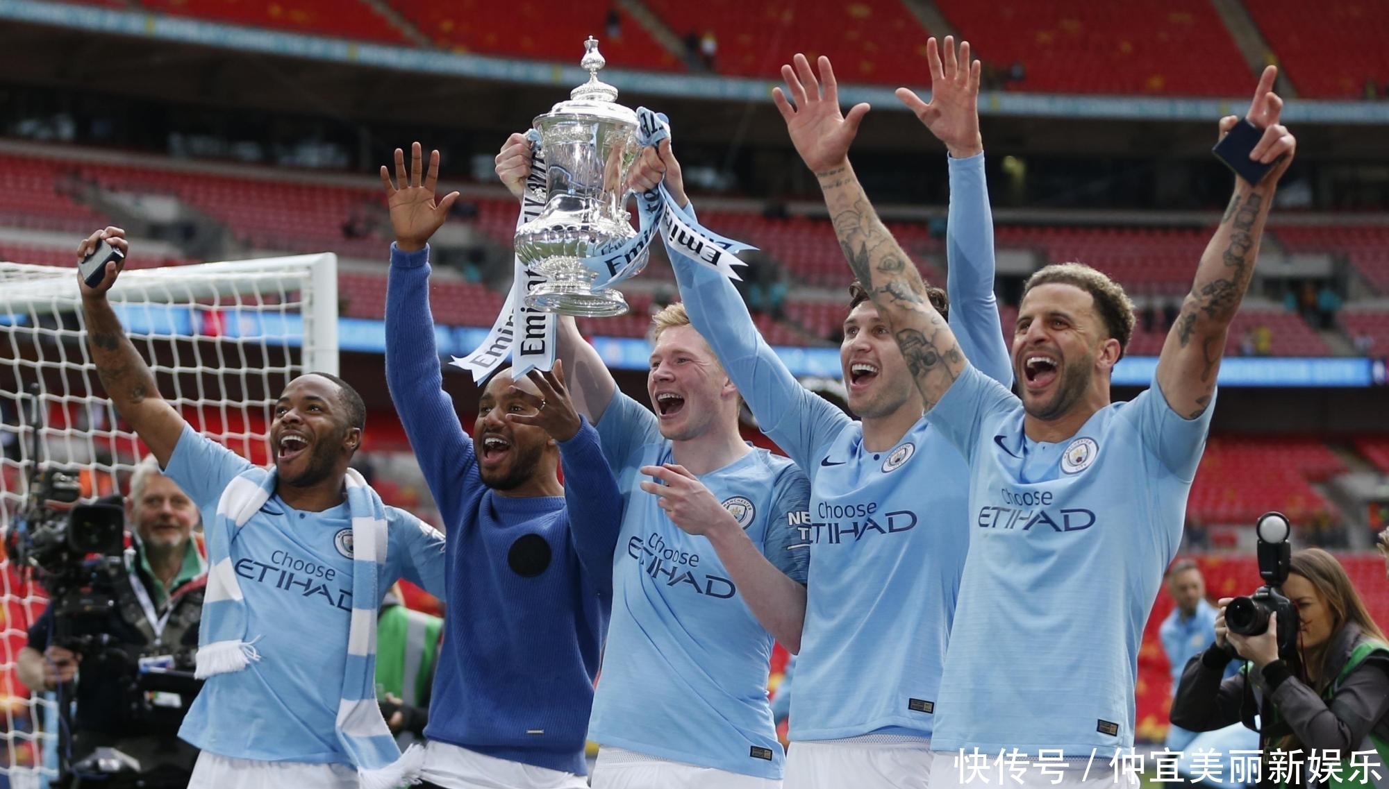 球迷们期待 球迷们期待