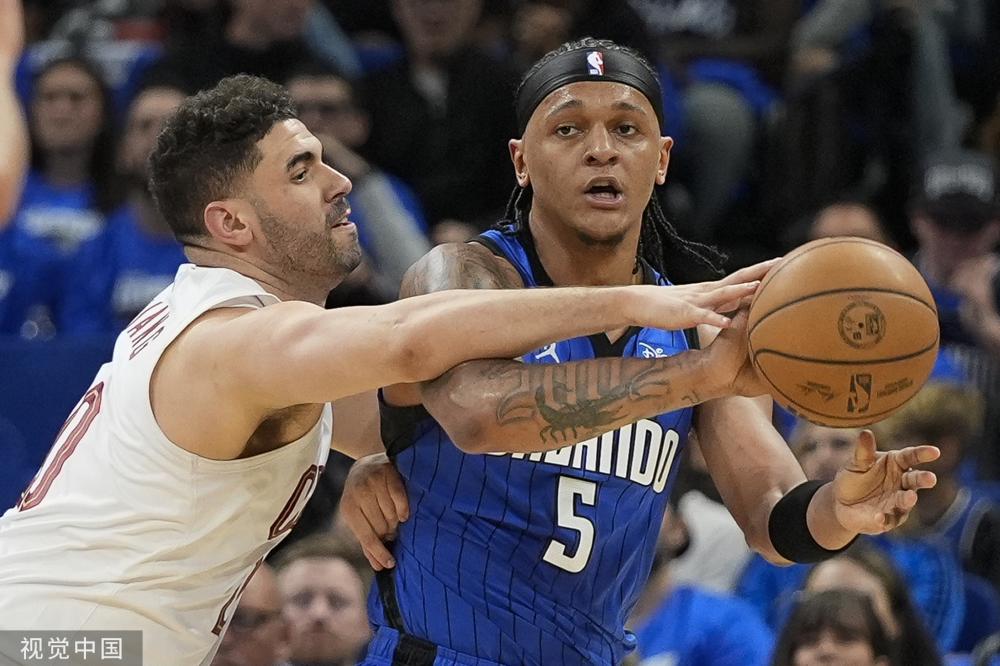 了众多球迷 了众多球迷